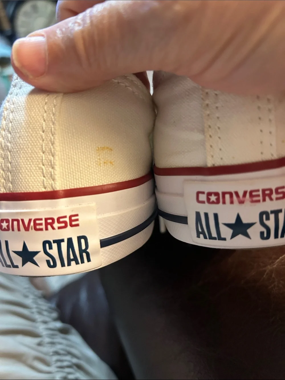 MEN’S Converse Low Top Sneakers in Cream with Red & Blue Stripe  Size 7.5. NEW